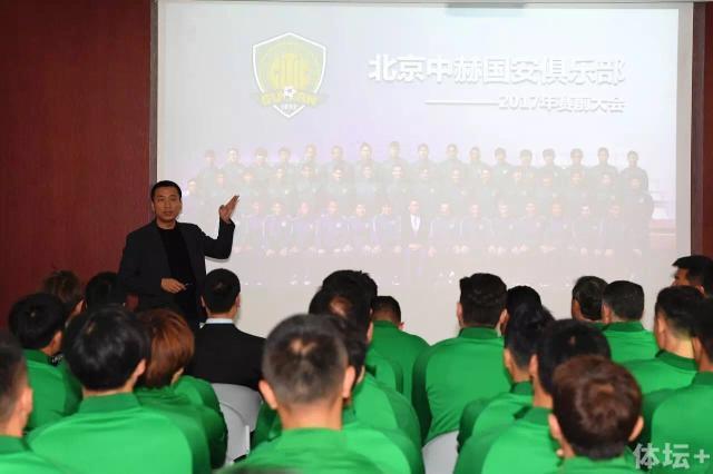 在这种情况下，俱乐部高层最喜欢的候选人是博尼法斯，而他的身价约为4000万欧。